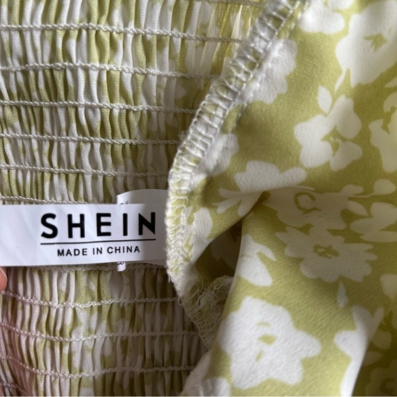 3/$20 SHEIN Ditsy  Floral Tie Up Top - Picture 3 of 3